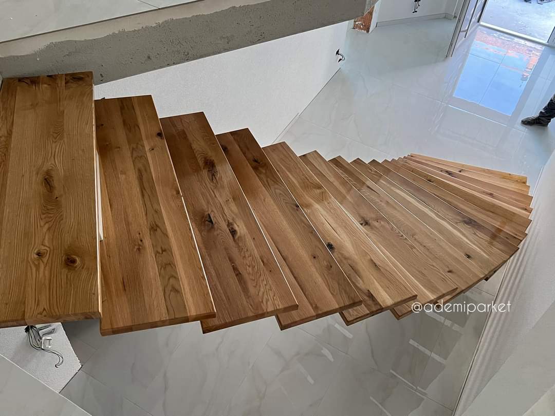 سلالم خشبيه